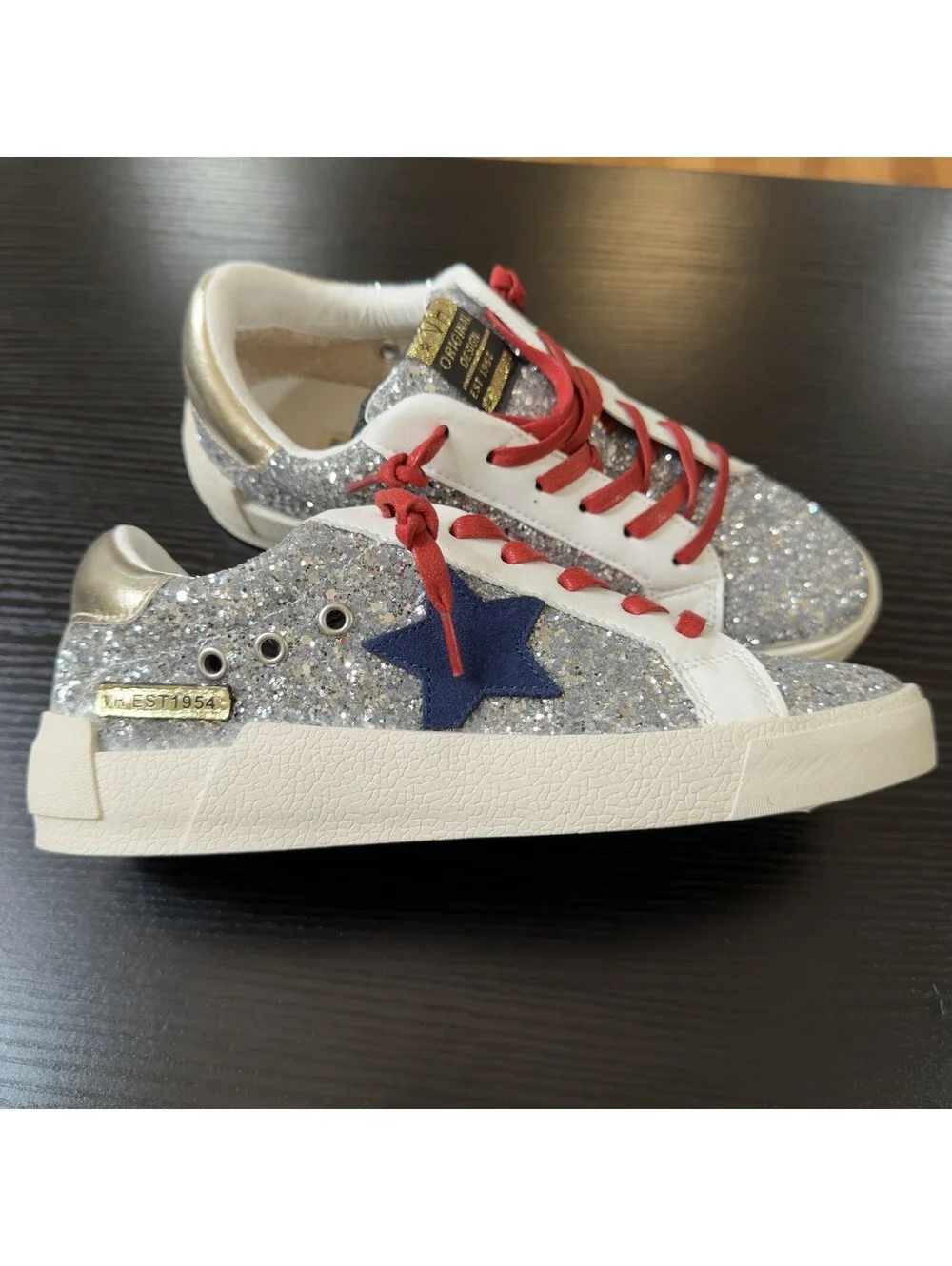 Size 6.5 Women’s Vintage Havana Silver Glitter Gray Star Red Laces Sneakers